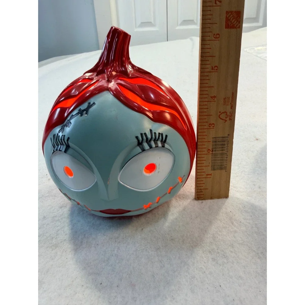 Disney Nightmare Before Christmas Jack & Sally Light-Up Pumpkin Decor Set READ